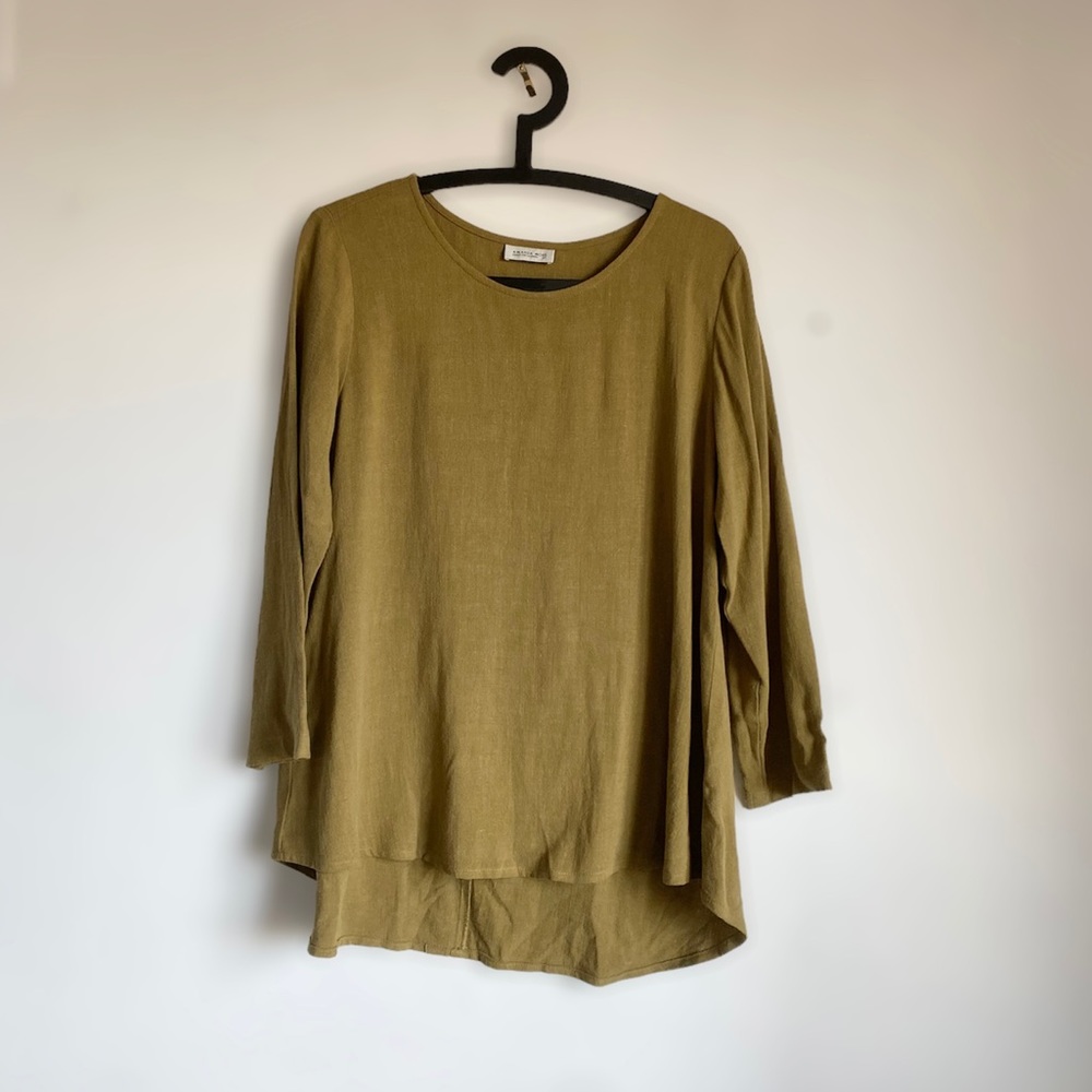 Amanda Moss Neala Linen Blend Top in Olive